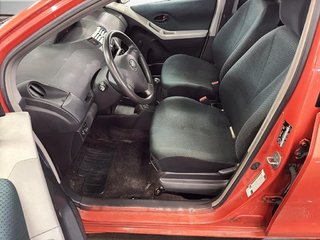 2008 Toyota YARIS in Saint-Hyacinthe, Quebec - 8 - w320h240px