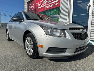2014 Chevrolet Cruze 2LS in Amos, Quebec - 2 - w320h240px