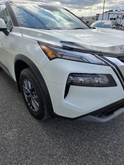 Nissan Rogue S AWD 2023 à Amos, Québec - 2 - w320h240px
