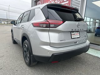 2025 Nissan Rogue SV MOONROOF in Amos, Quebec - 3 - w320h240px
