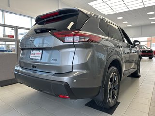 2026 Nissan Rogue SV Moonroof in Amos, Quebec - 3 - w320h240px