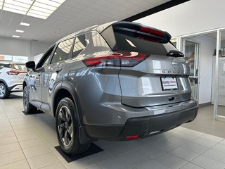 2026 Nissan Rogue SV Moonroof in Amos, Quebec - 4 - w320h240px