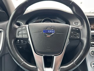 2018 Volvo V60 Cross Country T5 Premier AWD in Amos, Quebec - 4 - w320h240px