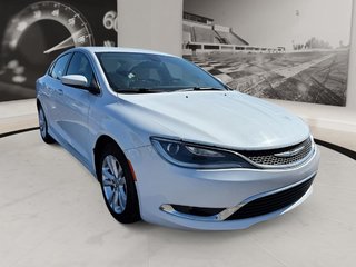 2015 Chrysler 200 in Quebec, Quebec - 3 - w320h240px