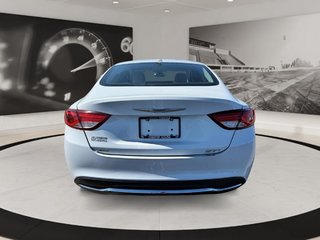 2015 Chrysler 200 in Quebec, Quebec - 6 - w320h240px