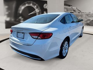 2015 Chrysler 200 in Quebec, Quebec - 5 - w320h240px