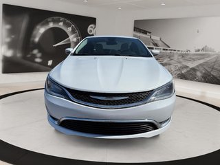 2015 Chrysler 200 in Quebec, Quebec - 2 - w320h240px