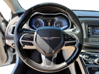 2015 Chrysler 200 in Quebec, Quebec - 11 - w320h240px
