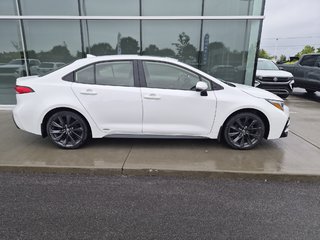 Toyota Corolla SE HYBRID TI 2023 à Charlemagne, Québec - 2 - w320h240px
