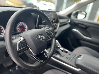 2020 Toyota Highlander LE,AWD,CAMÉRA DE RECUL,BANC CHAUFFANT in Charlemagne, Quebec - 4 - w320h240px