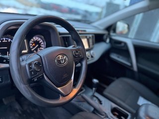 2018  RAV4 LE,AWD,CAMÉRA DE RECUL,BANC CHAUFFANT in Charlemagne, Quebec - 4 - w320h240px