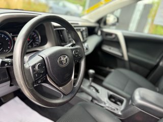 2018 Toyota RAV4 LE,CAMÉRA DE RECUL,BANC CHAUFFANT in Saint-Jérôme, Quebec - 4 - w320h240px