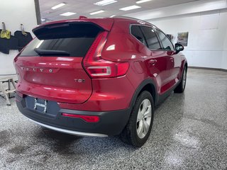 2020 Volvo XC40 MOMENTUM 2.0L Direct-Injected Turbocharged All Wheel Drive