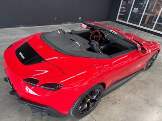 Ferrari Roma Spider  2024 à Saint-Jean-Sur-Richelieu, Québec - 5 - w320h240px