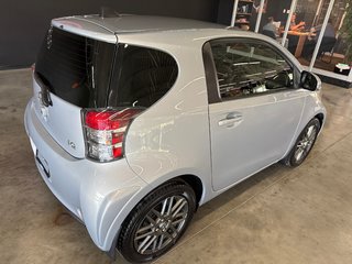 2014 Scion iQ 10 serie in Saint-Jean-Sur-Richelieu, Quebec - 4 - w320h240px