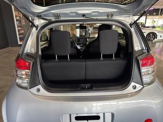 2014 Scion iQ 10 serie in Saint-Jean-Sur-Richelieu, Quebec - 6 - w320h240px