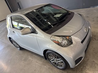 2014 Scion iQ 10 serie in Saint-Jean-Sur-Richelieu, Quebec - 2 - w320h240px