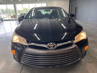 Toyota Camry LE 2016 à Saint-Jean-Sur-Richelieu, Québec - 3 - w320h240px