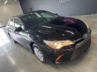 Toyota Camry LE 2016 à Saint-Jean-Sur-Richelieu, Québec - 2 - w320h240px