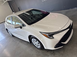 Toyota Corolla Hatchback SE 2025 à Saint-Jean-Sur-Richelieu, Québec - 2 - w320h240px