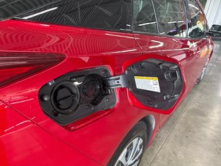 2020 Toyota PRIUS PRIME GROUPE AMÉLIORÉ in Saint-Jean-Sur-Richelieu, Quebec - 5 - w320h240px