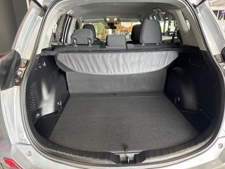2018 Toyota RAV4 LE in Saint-Jean-Sur-Richelieu, Quebec - 6 - w320h240px