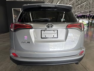 2018 Toyota RAV4 LE in Saint-Jean-Sur-Richelieu, Quebec - 5 - w320h240px