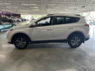 2018 Toyota RAV4 LE in Saint-Jean-Sur-Richelieu, Quebec - 3 - w320h240px