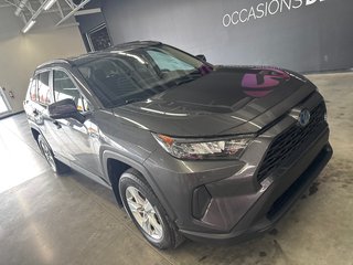 2020 Toyota RAV4 Hybrid LE in Saint-Jean-Sur-Richelieu, Quebec - 2 - w320h240px