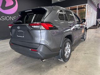 2022 Toyota RAV4 XLE in Saint-Jean-Sur-Richelieu, Quebec - 6 - w320h240px