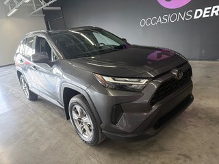 Toyota RAV4 XLE 2022 à Saint-Jean-Sur-Richelieu, Québec - 2 - w320h240px