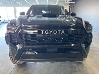 Toyota Tacoma Hybrid TRD PRO 2024 à Saint-Jean-Sur-Richelieu, Québec - 3 - w320h240px