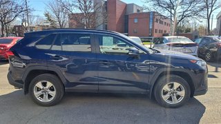 2020  RAV4 XLE in Longueuil, Quebec - 6 - w320h240px