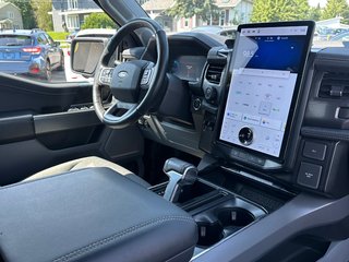 Ford F-150 Lightning Flash GROSSE BATTERIE AWD 2024 à St-Jean-Sur-Richelieu, Québec - 4 - w320h240px