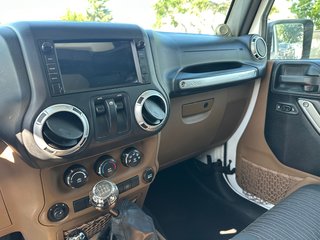 2012 Jeep Wrangler Sahara 4X4 SEULEMENT 108174 KM in St-Jean-Sur-Richelieu, Quebec - 5 - w320h240px