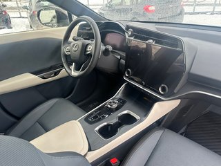 Lexus RZ 450e PREMIUM AWD SEULEMENT 016802 KM 2023 à St-Jean-Sur-Richelieu, Québec - 3 - w320h240px