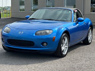 Mazda MX-5 MIATA CONVERTIBLE SEULEMENT 095428 KM COMME NEUVE 2006 à St-Jean-Sur-Richelieu, Québec - 4 - w320h240px