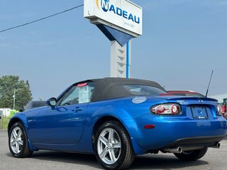 Mazda MX-5 MIATA CONVERTIBLE SEULEMENT 095428 KM COMME NEUVE 2006 à St-Jean-Sur-Richelieu, Québec - 3 - w320h240px