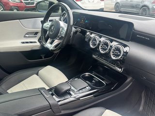 Mercedes-Benz A-Class AMG A 35 CUIR TOIT PANORAMIQUE AWD 2022 à St-Jean-Sur-Richelieu, Québec - 3 - w320h240px