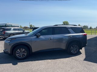 2023  Pathfinder SV 4WD 8 passagers TOIT PANO in St-Jean-Sur-Richelieu, Quebec - 6 - w320h240px