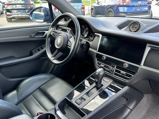 Porsche Macan AWD CUIR TOIT PANORAMIQUE 2023 à St-Jean-Sur-Richelieu, Québec - 3 - w320h240px