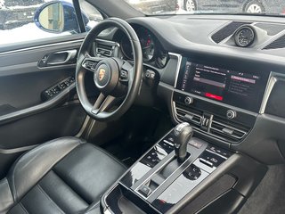 Porsche Macan AWD CUIR TOIT PANORAMIQUE 2023 à St-Jean-Sur-Richelieu, Québec - 3 - w320h240px