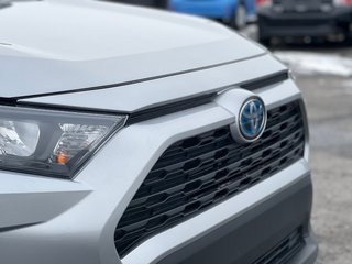 2019  RAV4 Hybrid LE AWD CRUISE ADAPT ANGLES MORTS in St-Jean-Sur-Richelieu, Quebec - 6 - w320h240px