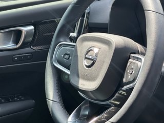 Volvo XC40 Recharge Pure Electric Ultimate CUIR NAVIGATION TOIT PANORAMIQUE AWD 2022 à St-Jean-Sur-Richelieu, Québec - 3 - w320h240px
