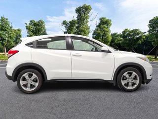 2016 Honda HR-V 4WD LX in Sherbrooke, Quebec - 5 - w320h240px