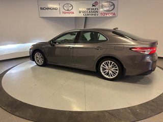 Toyota Camry XLE HYBRIDE *EN EXCELLENTE CONDITION!* 2020 à Richmond, Québec - 5 - w320h240px