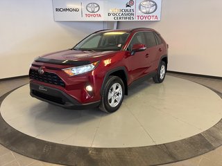 2020 Toyota RAV4 XLE FWD *TRÈS BEAU VÉHICULE* in Richmond, Quebec - 2 - w320h240px