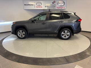 2022 Toyota RAV4 Hybrid LE AWD *TRÈS BEAU VÉHICULE* in Richmond, Quebec - 4 - w320h240px