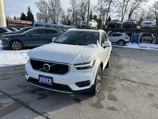 2022 Volvo XC40 Momentum 4 Cylinder Engine 2.0L/120CI All Wheel Drive