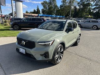 2025 Volvo XC40 Ultra Dark Theme 4 Cylinder Engine 2.0L All Wheel Drive